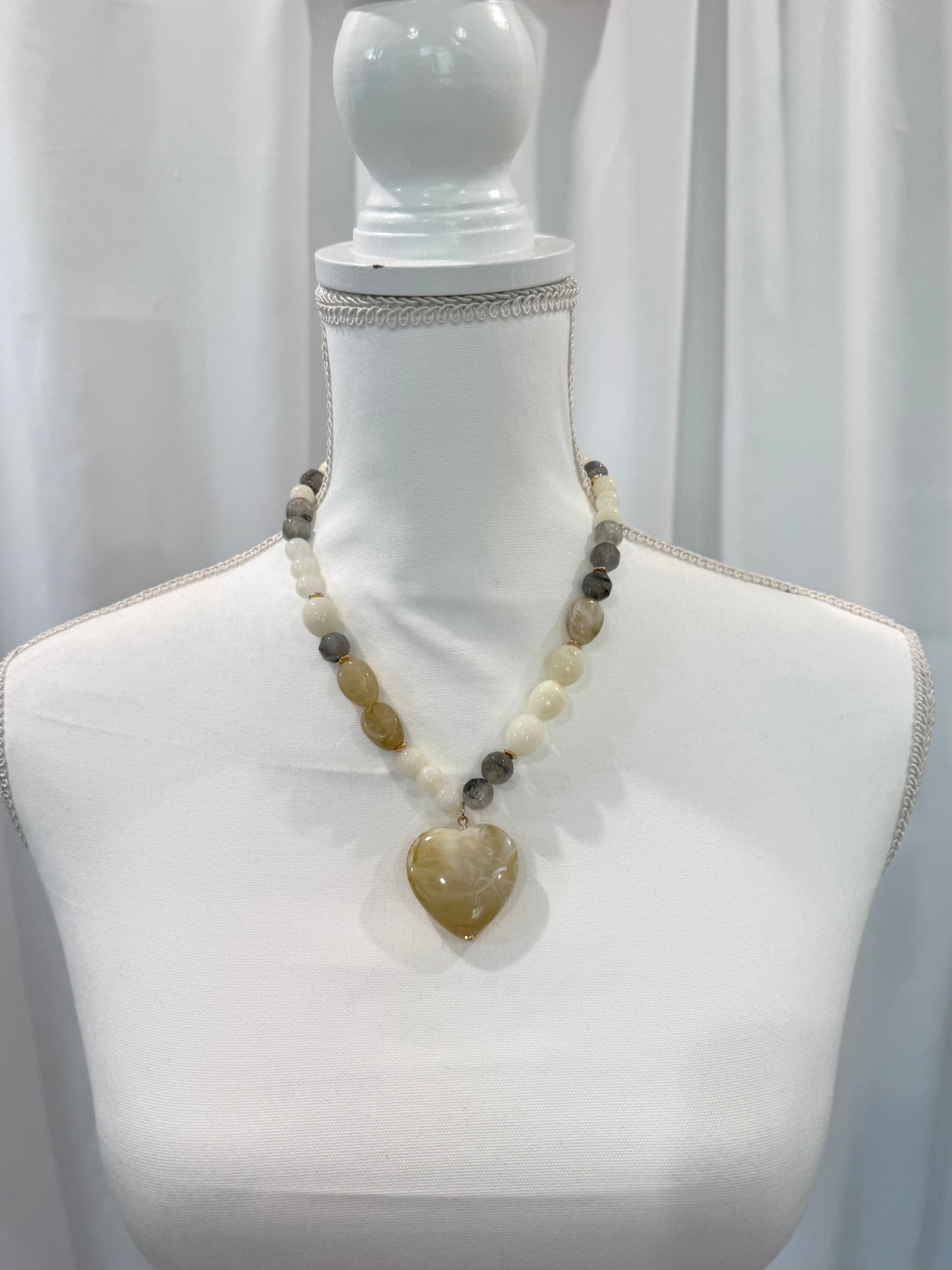 Lesa Necklace